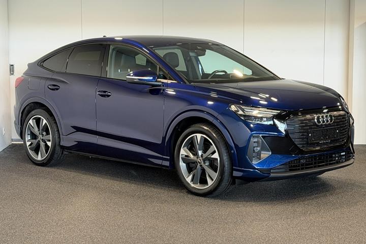 Blå Audi Q4 e-tron fra 2022