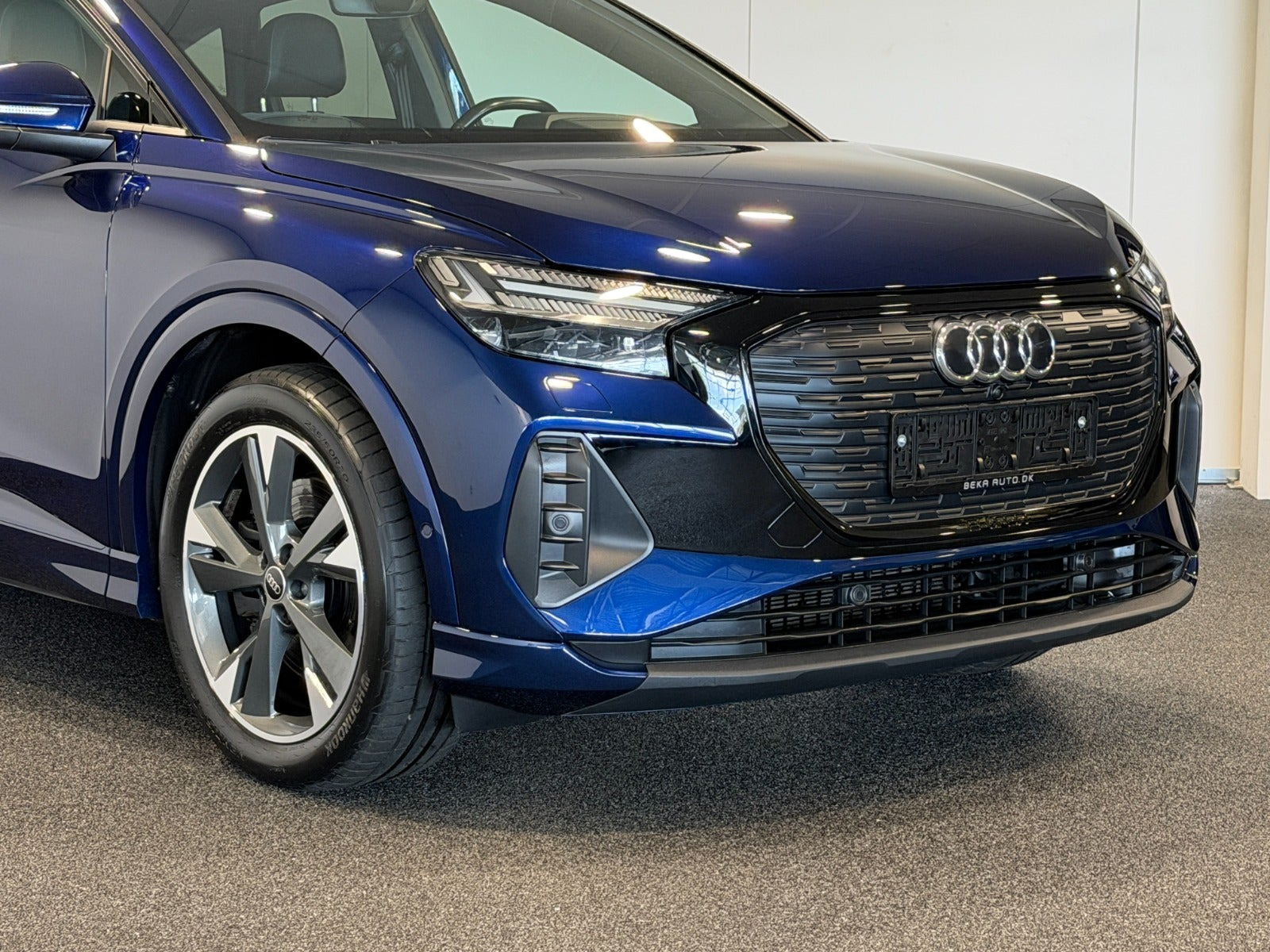 Blå Audi Q4 e-tron fra 2022