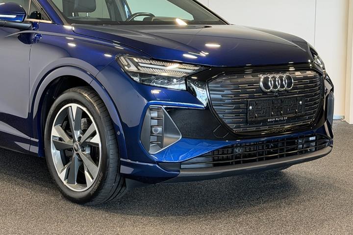 Blå Audi Q4 e-tron fra 2022