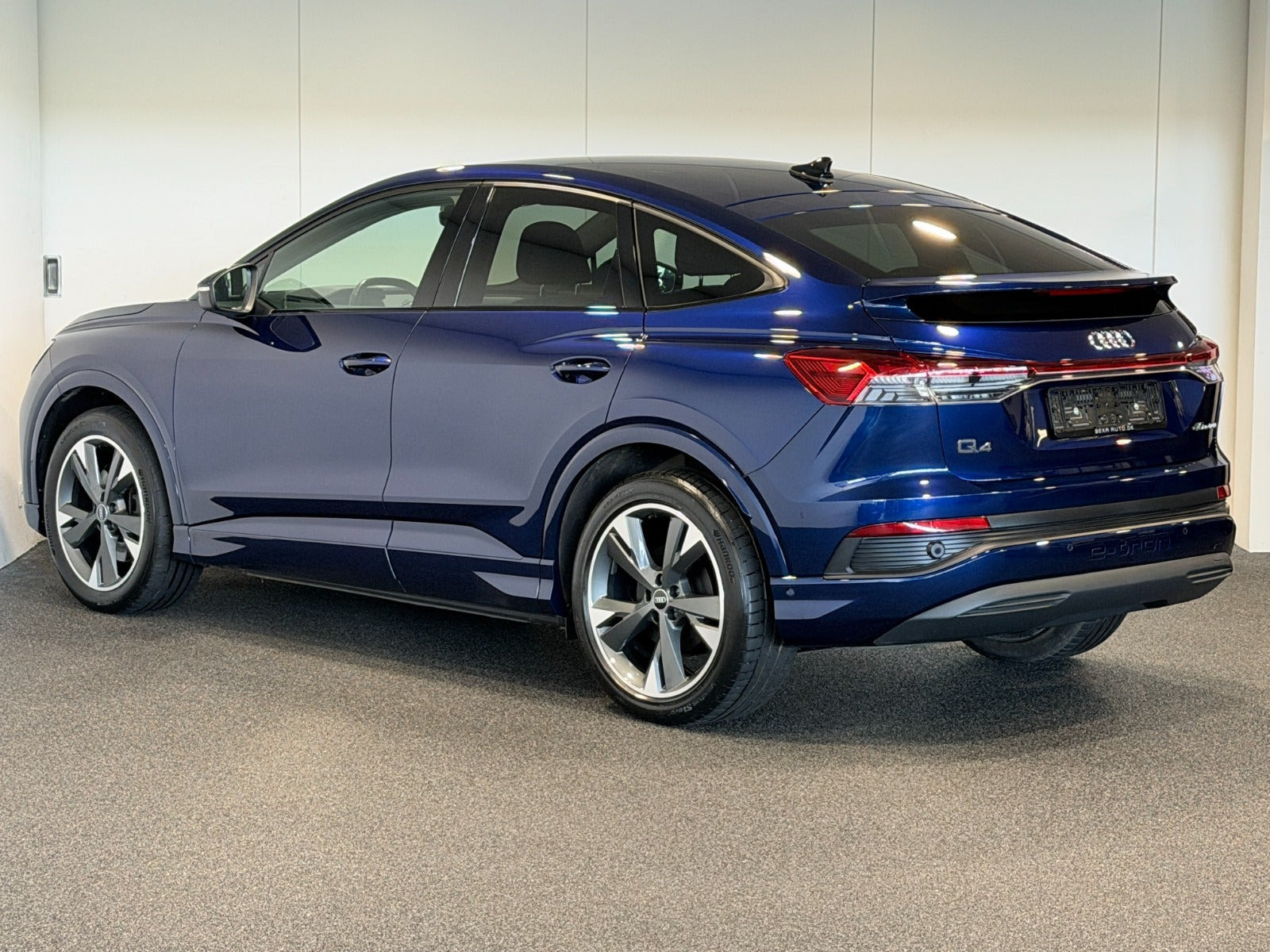 Blå Audi Q4 e-tron fra 2022