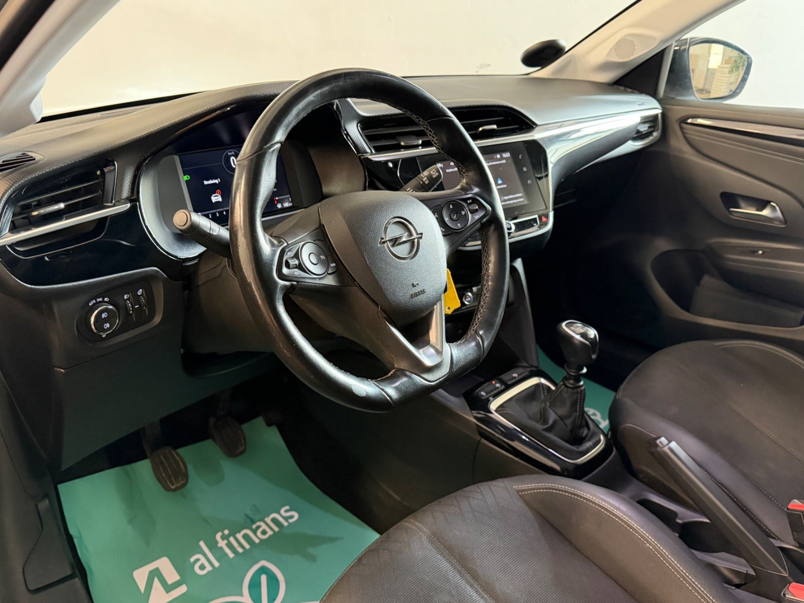 Grå Opel Corsa fra 2021