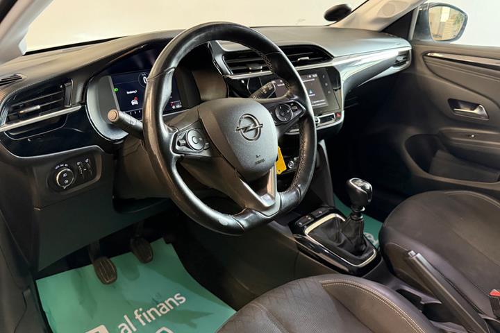 Grå Opel Corsa fra 2021