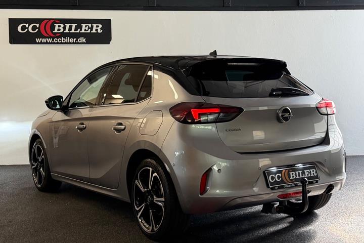 Grå Opel Corsa fra 2021