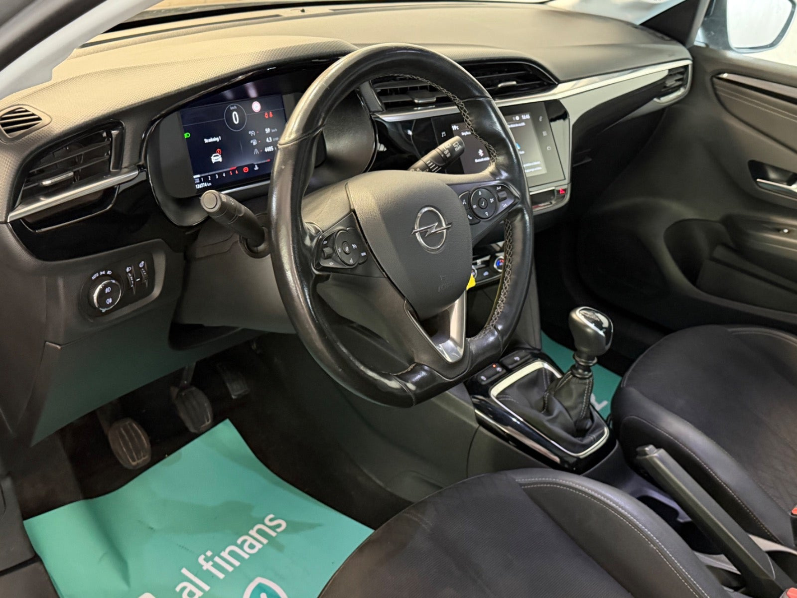 Grå Opel Corsa fra 2021