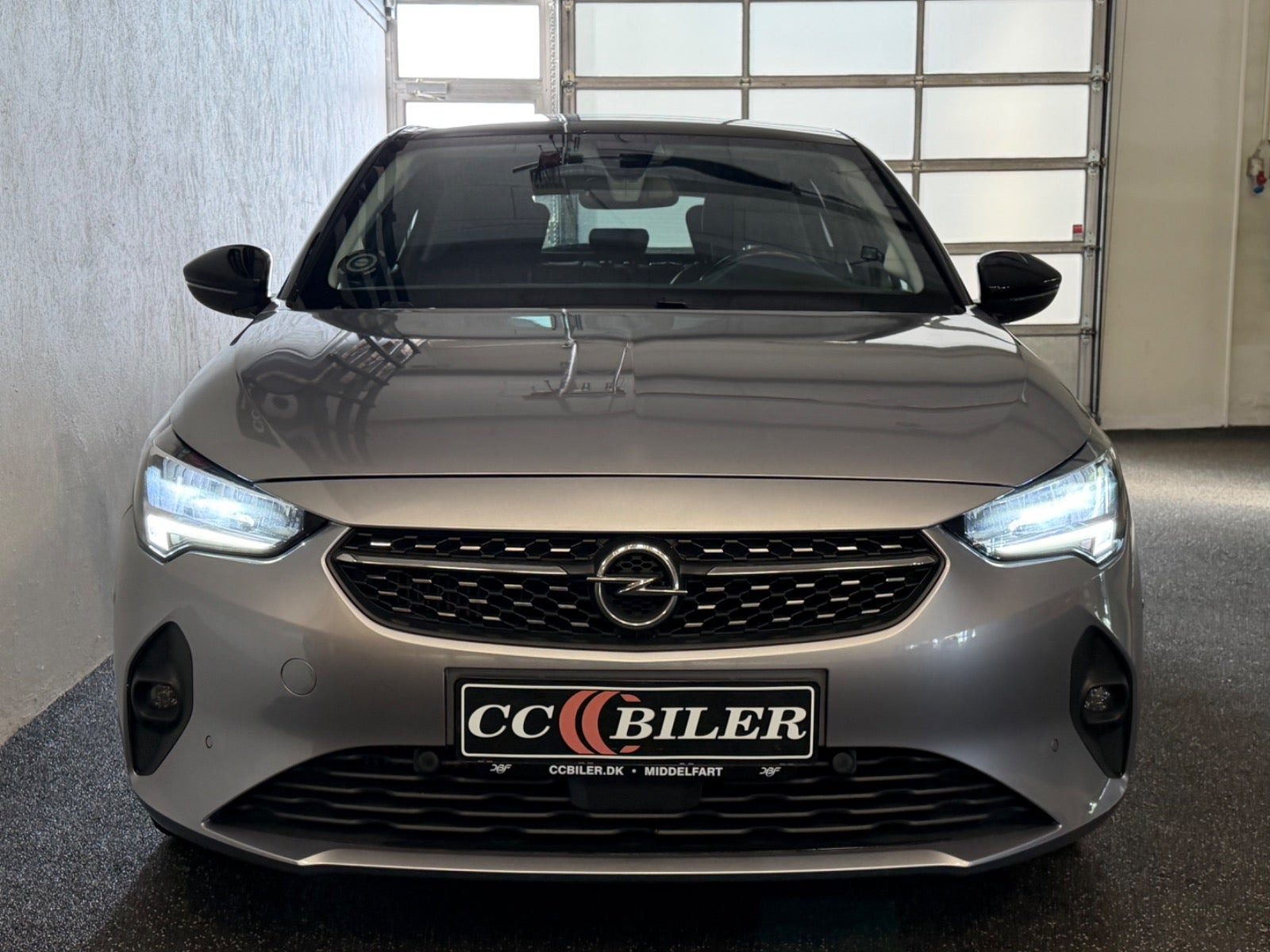 Grå Opel Corsa fra 2021
