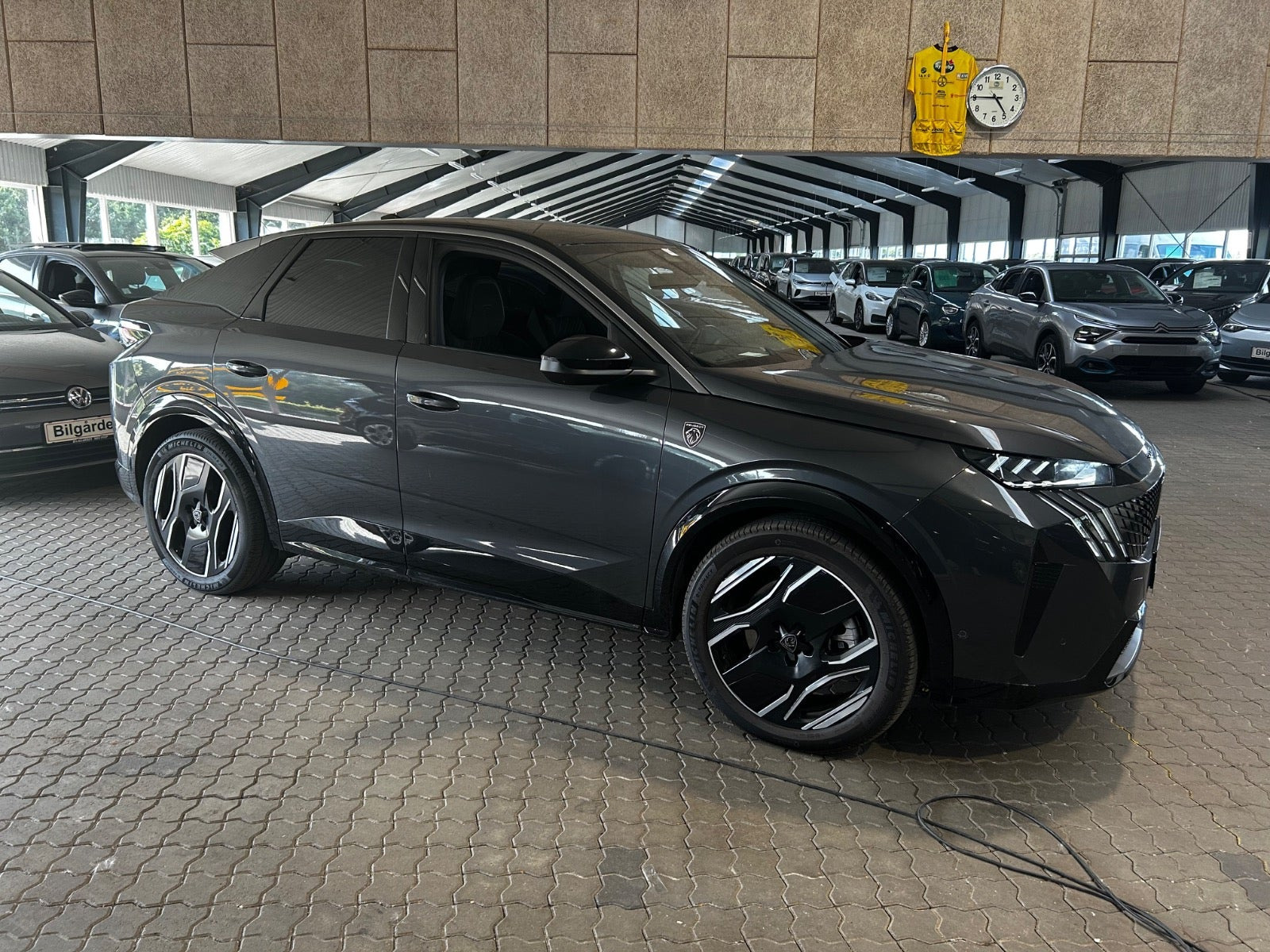 Sort Peugeot e-3008 fra 2025