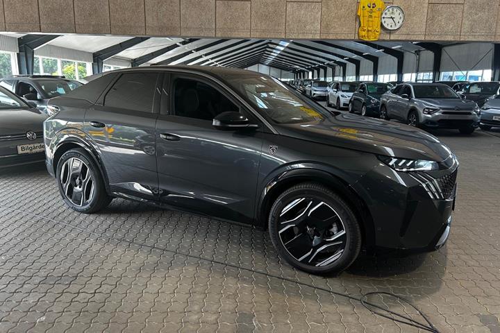 Sort Peugeot e-3008 fra 2025