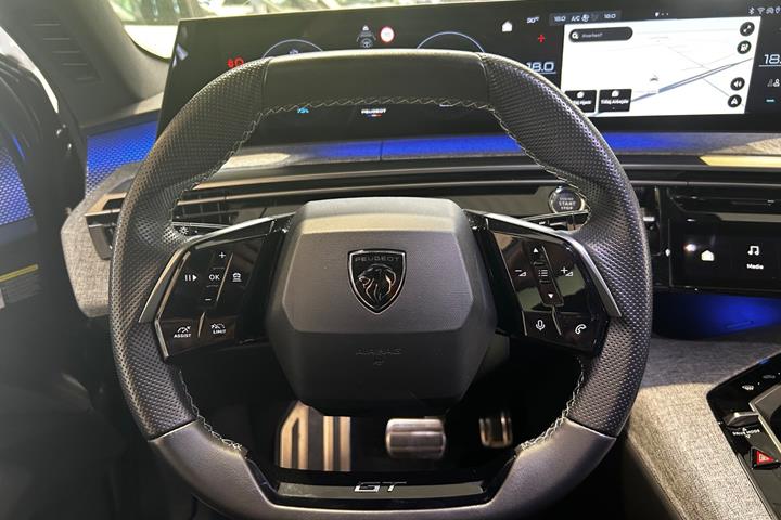 Sort Peugeot e-3008 fra 2025