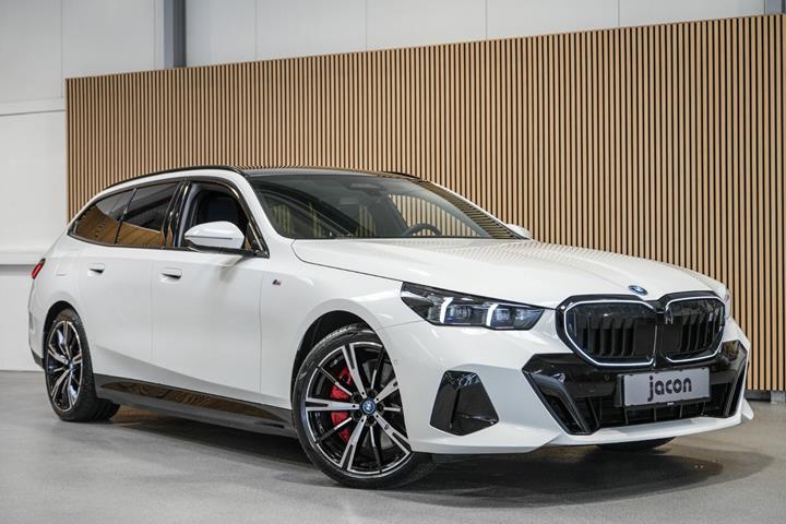 Hvid BMW i5 fra 2025