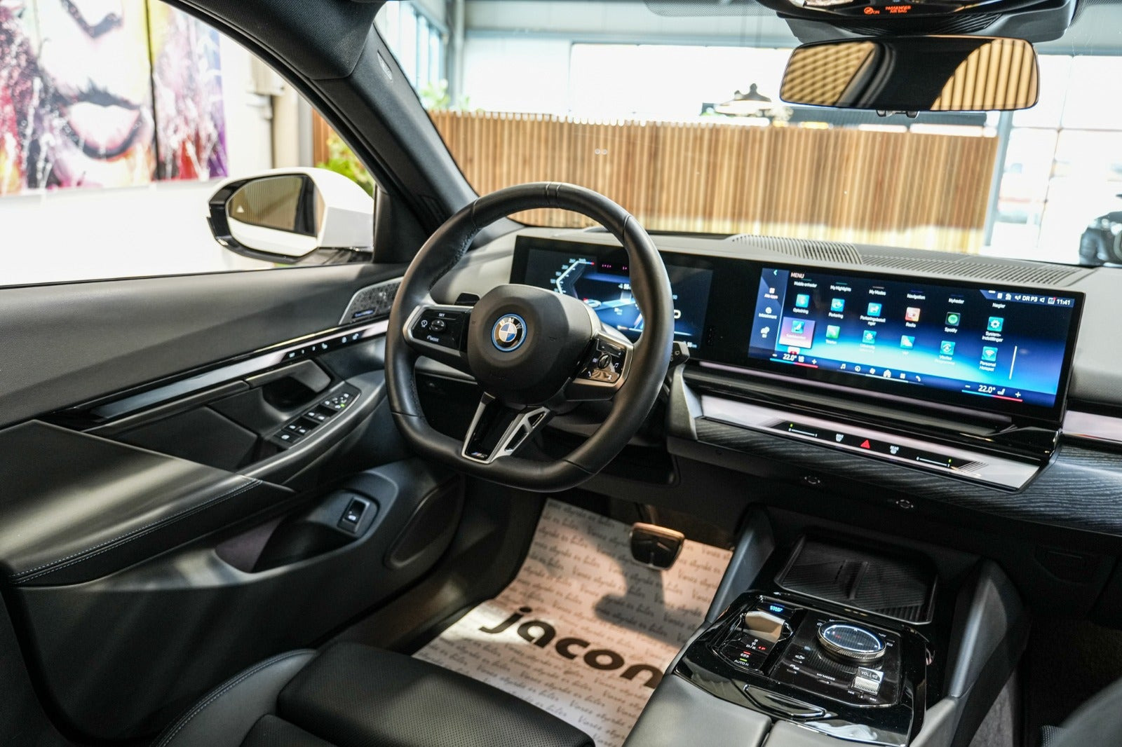 Hvid BMW i5 fra 2025