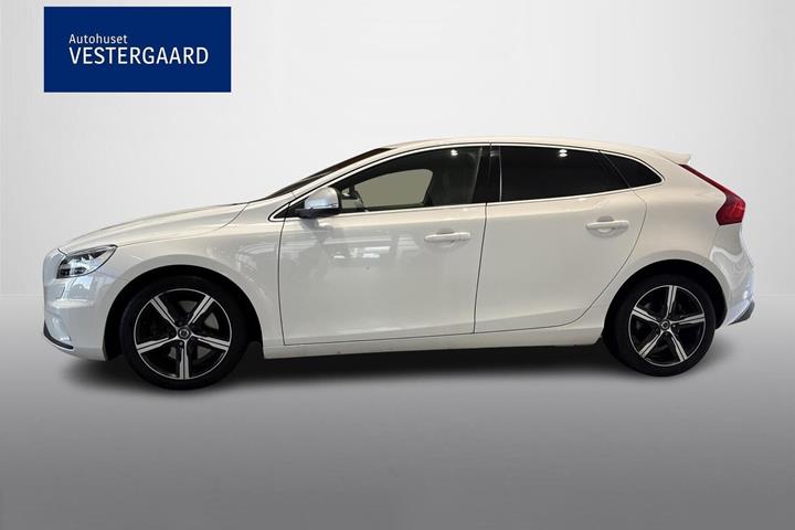 Hvid Volvo V40 fra 2018