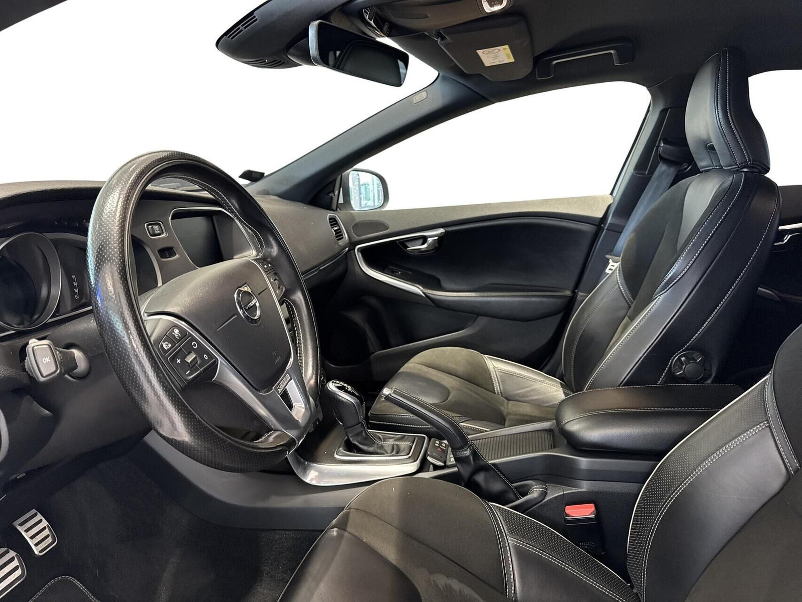 Hvid Volvo V40 fra 2018