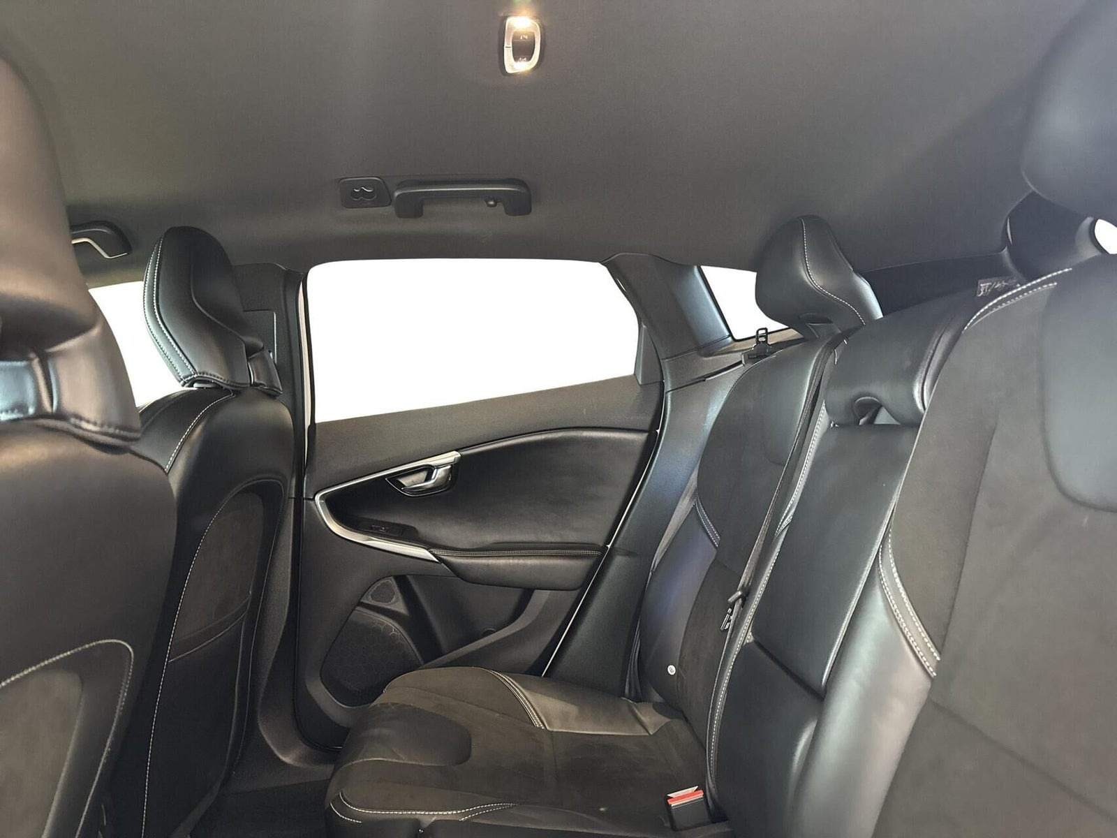 Hvid Volvo V40 fra 2018