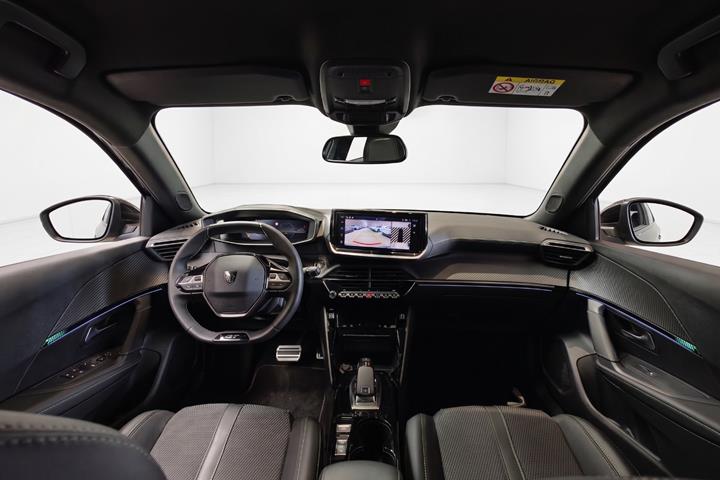 Grå Peugeot e-2008 fra 2025