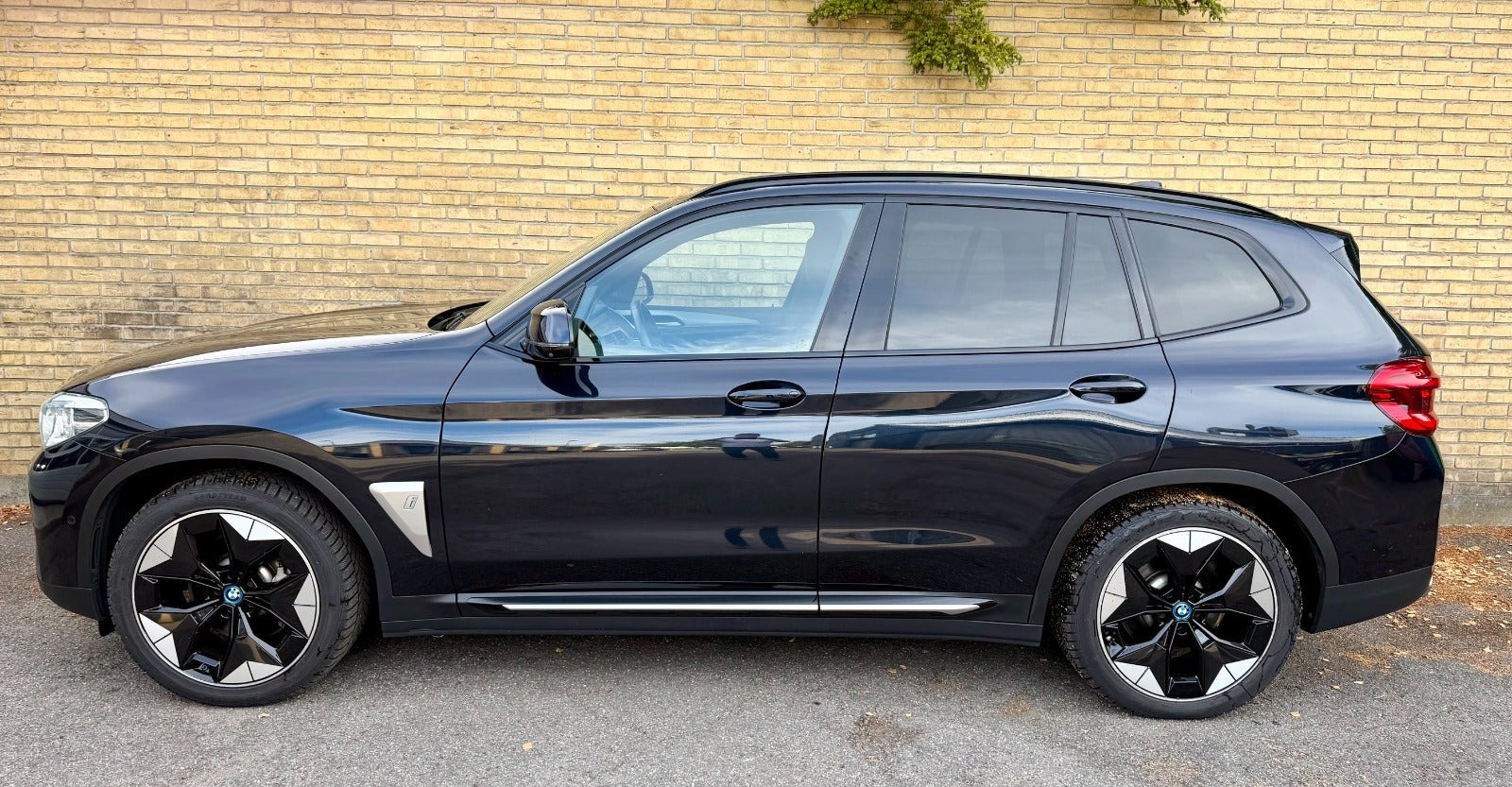 Sort BMW iX3 fra 2021
