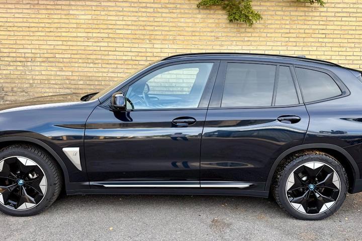 Sort BMW iX3 fra 2021