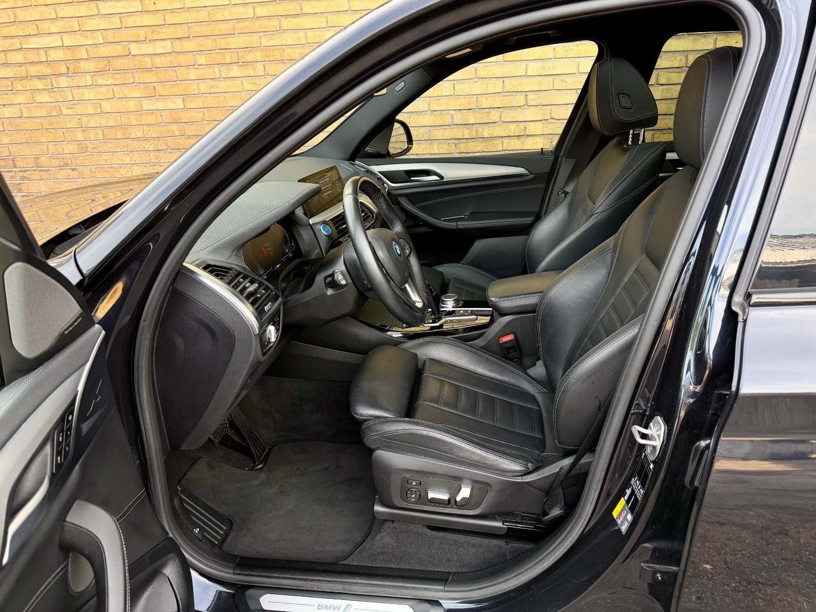 Sort BMW iX3 fra 2021