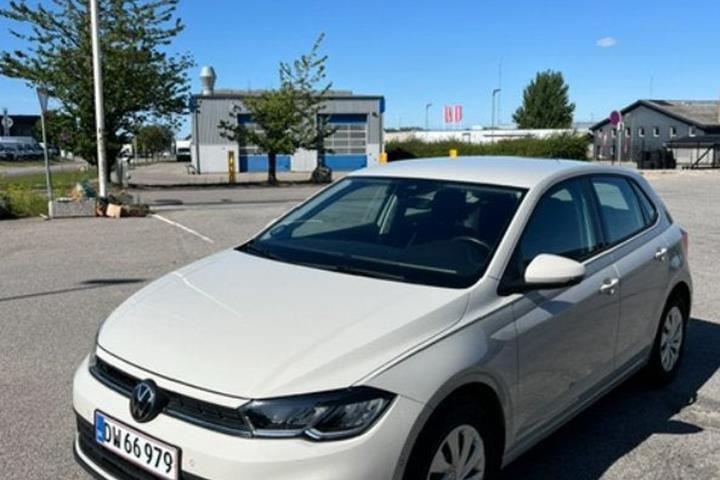 Grå VW Polo fra 2024 set udefra