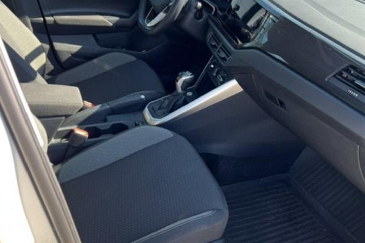Grå VW Polo fra 2024