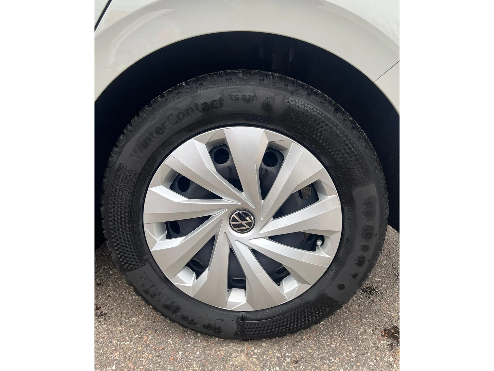 Grå VW Polo fra 2024