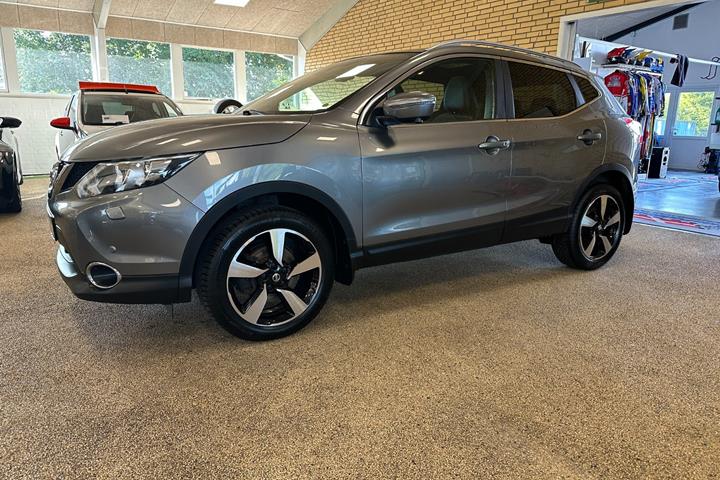 Grå Nissan Qashqai fra 2017