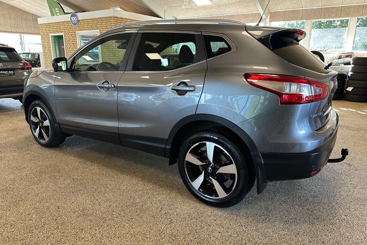 Grå Nissan Qashqai fra 2017