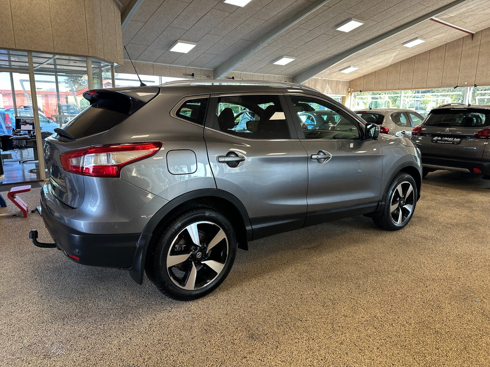 Grå Nissan Qashqai fra 2017