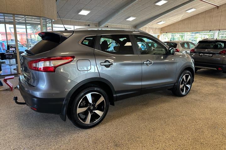 Grå Nissan Qashqai fra 2017