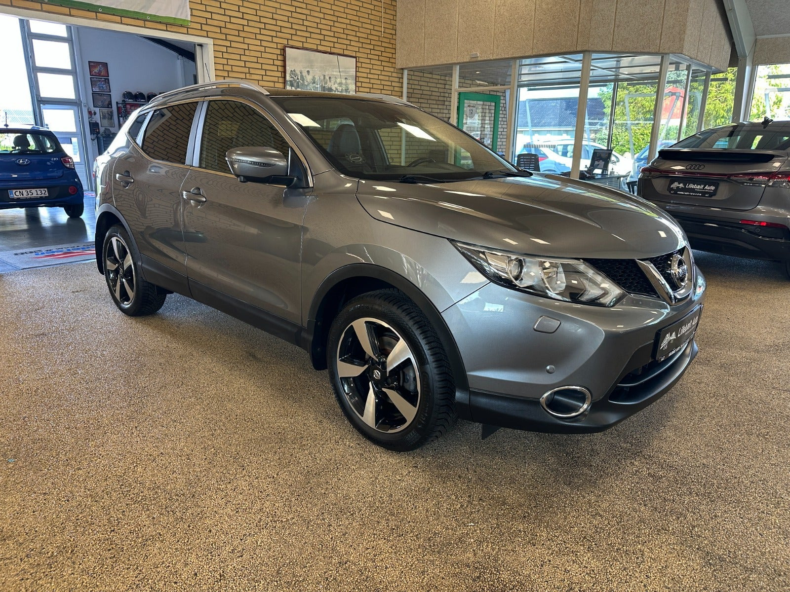 Grå Nissan Qashqai fra 2017