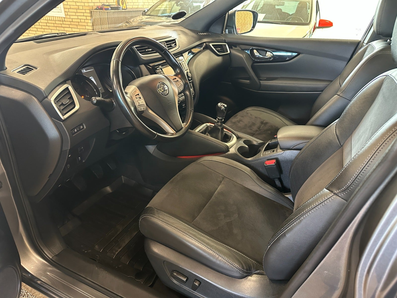Grå Nissan Qashqai fra 2017