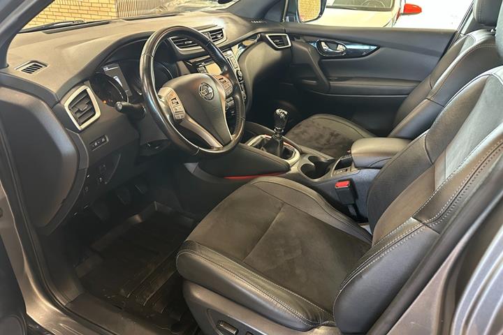 Grå Nissan Qashqai fra 2017