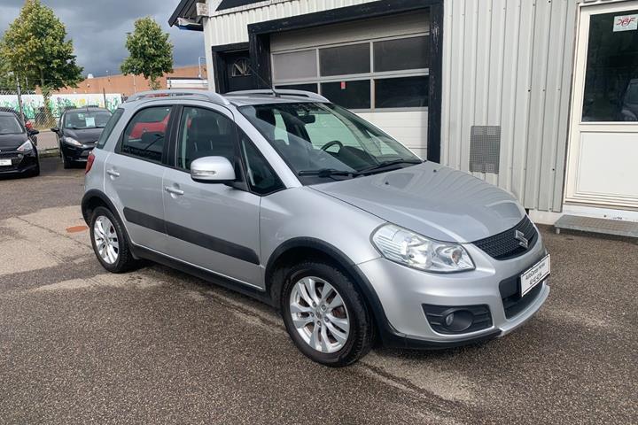 Sølv Suzuki SX4 fra 2014