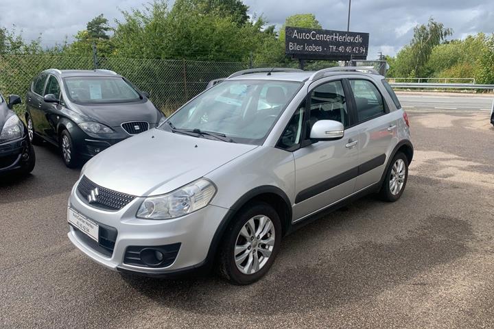 Sølv Suzuki SX4 fra 2014