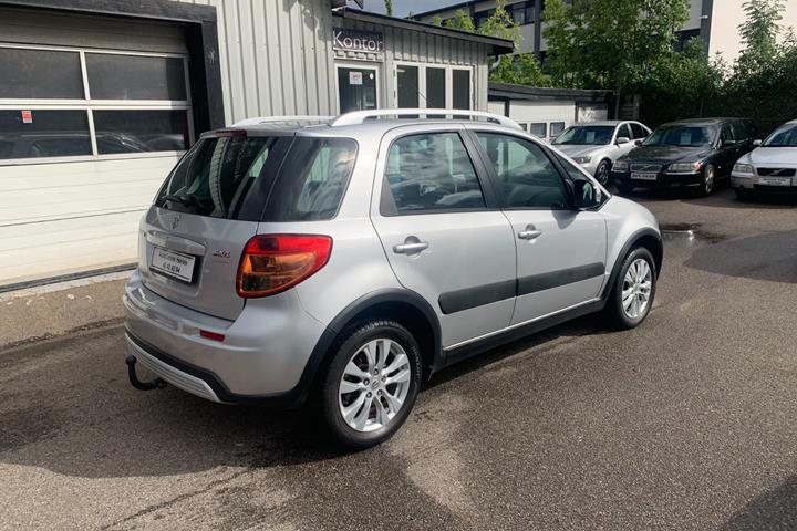 Sølv Suzuki SX4 fra 2014