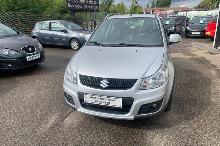 Sølv Suzuki SX4 fra 2014