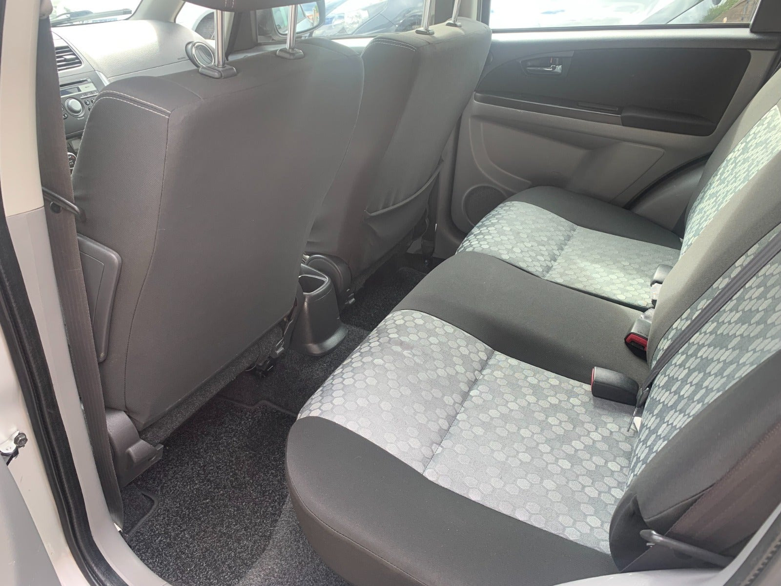 Sølv Suzuki SX4 fra 2014