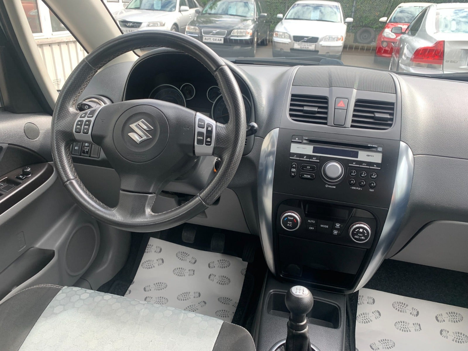 Sølv Suzuki SX4 fra 2014
