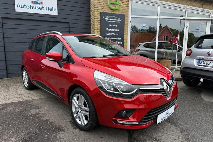 Rød Renault Clio IV fra 2017
