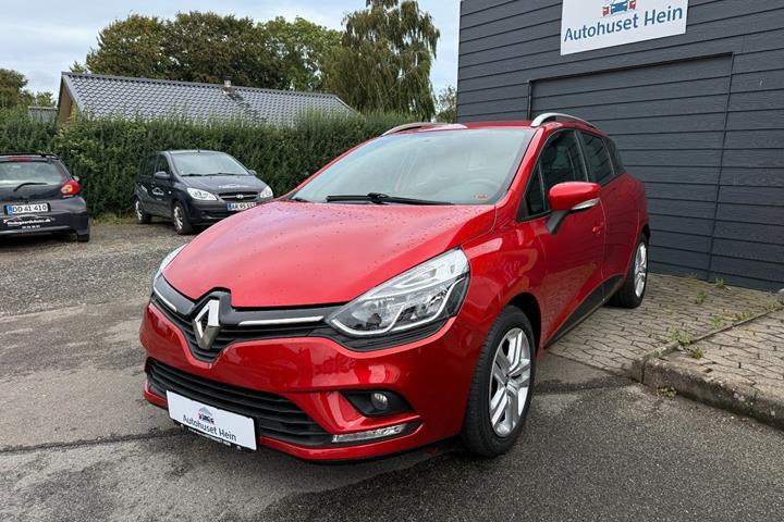 Rød Renault Clio IV fra 2017