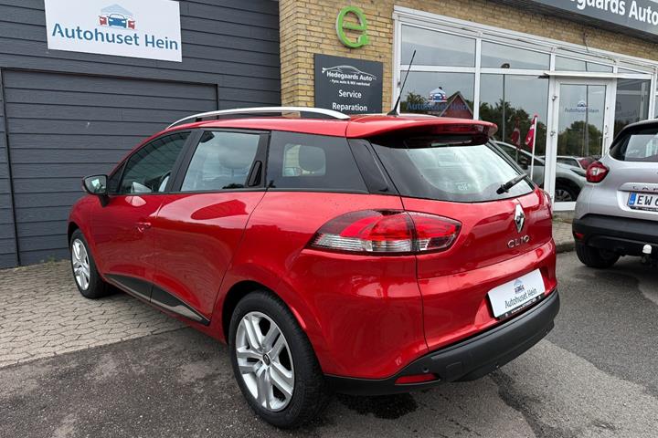 Rød Renault Clio IV fra 2017