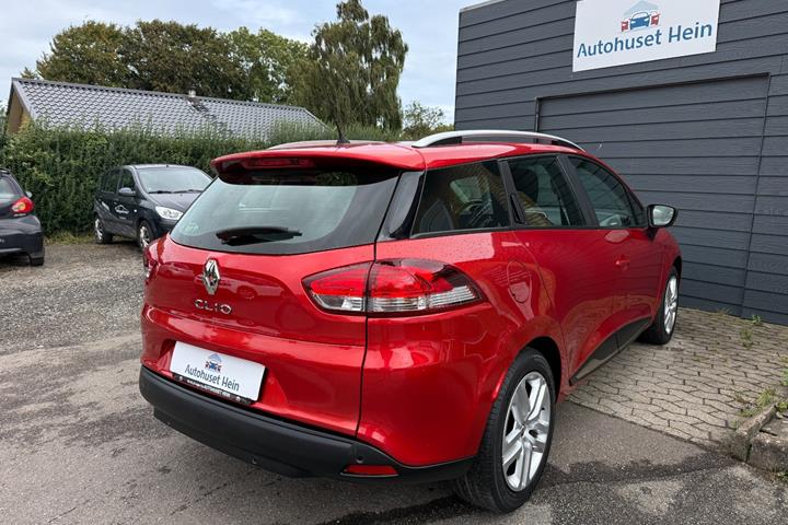 Rød Renault Clio IV fra 2017