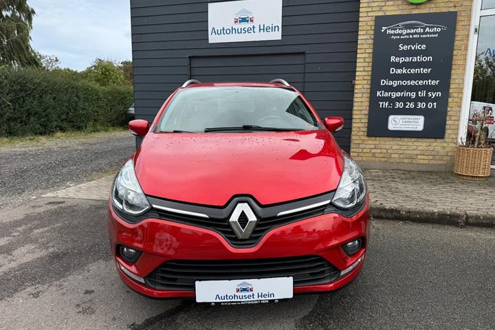 Rød Renault Clio IV fra 2017