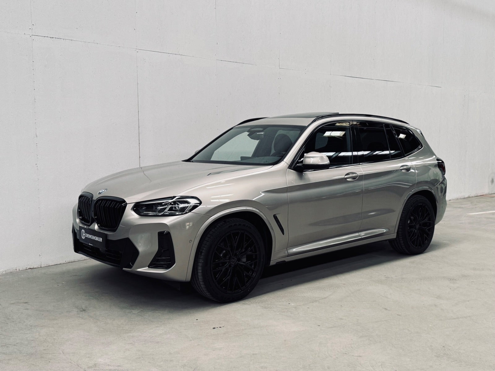 Orange BMW iX3 fra 2023