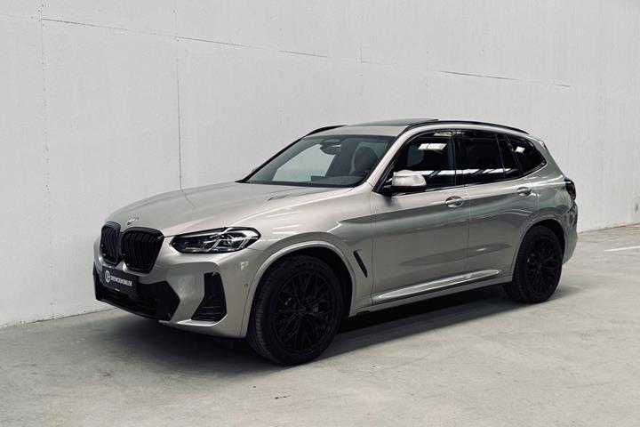 Orange BMW iX3 fra 2023
