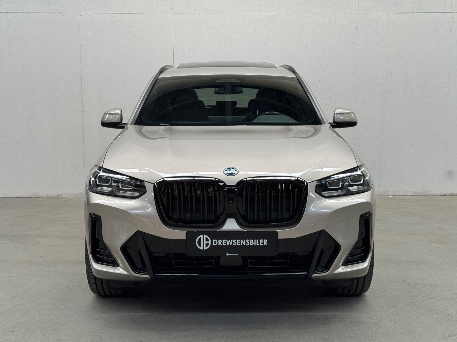 Orange BMW iX3 fra 2023