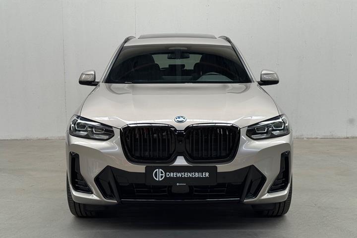 Orange BMW iX3 fra 2023