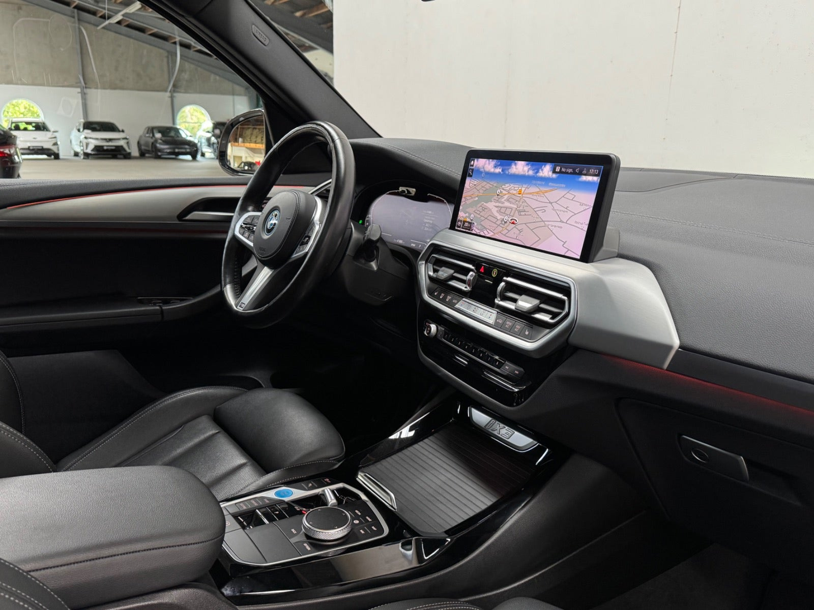 Orange BMW iX3 fra 2023