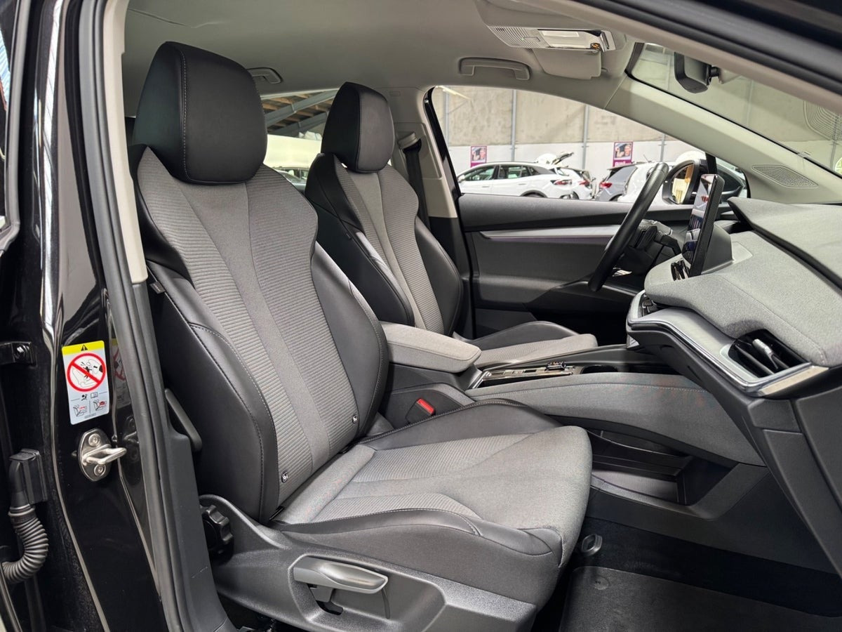 Sort Skoda Enyaq fra 2022