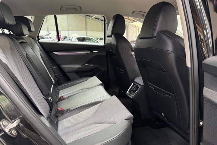 Sort Skoda Enyaq fra 2022