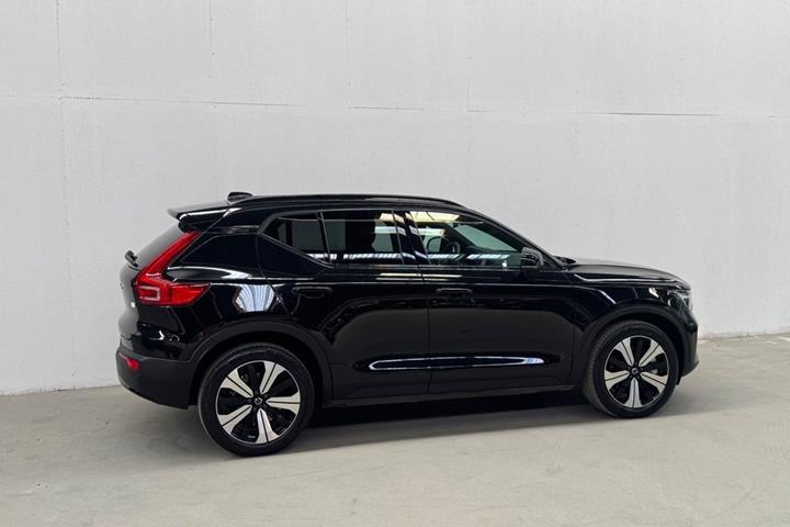 Sort Volvo XC40 fra 2023
